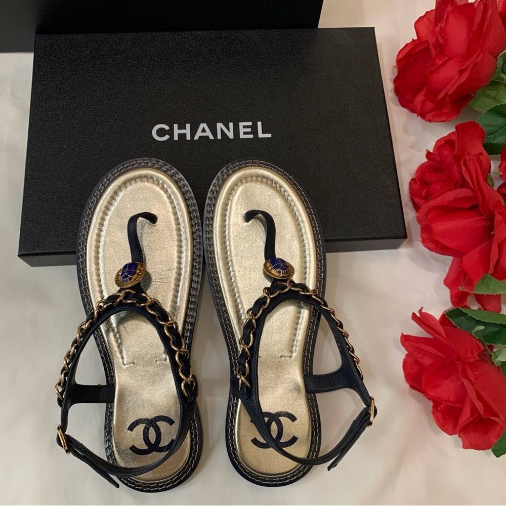 $925 Brand New Chanel